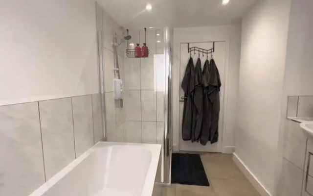 Apartmentsleeps8-wifi-famillyfriendly-citycentre