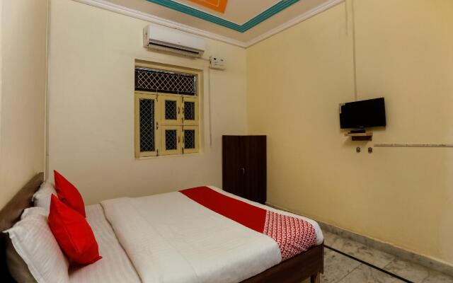 OYO 75131 Bandral Residency