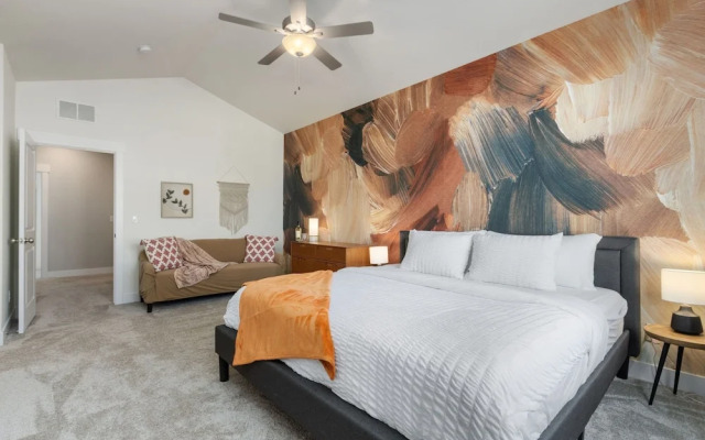 Noco Retreat - King Beds, Fireplace, Scenic Trails