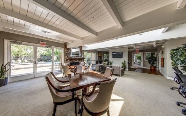 Oakwood At 350 Sharon Park Drive