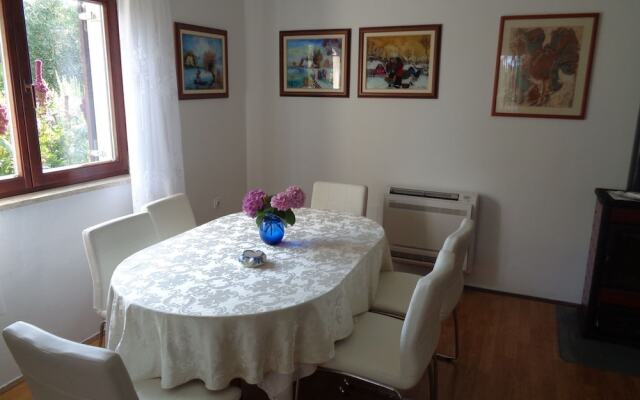 Spacious Bungalow near Sea in Medulin