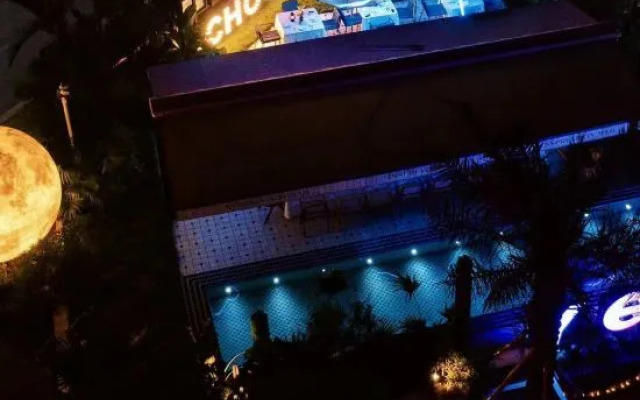 THE  YES  Hotel
