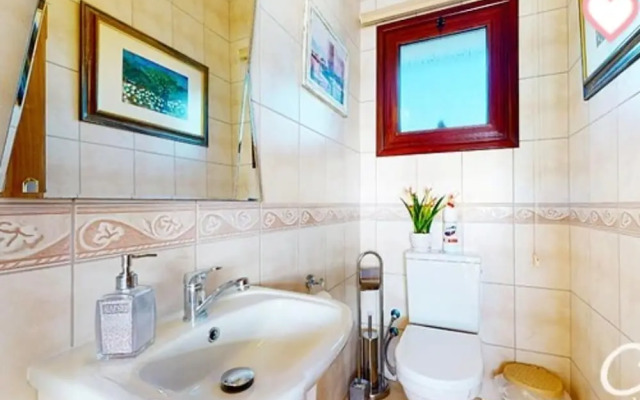 Marina Magic Sunset Villa-pool-parking-3br