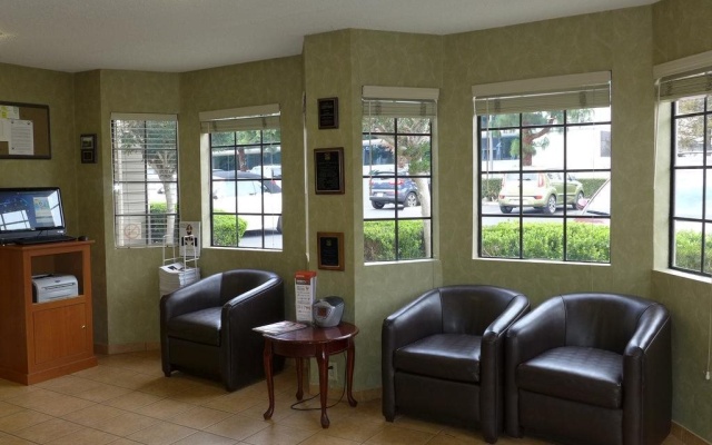 Good Nite Inn - Calabasas - Image 7