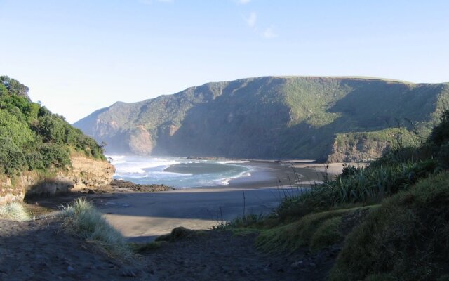 Bethells Beach Cottages