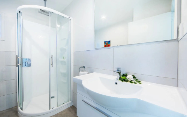 Lagoon Breeze Villas