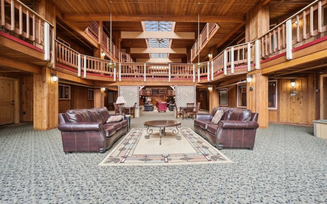 Atrium 003 1 Bedroom Condo by RedAwning