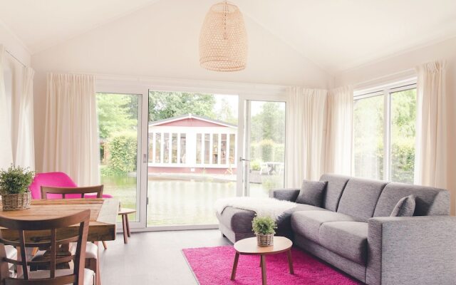 Beautiful Chalet in a Holiday Park by a Pond