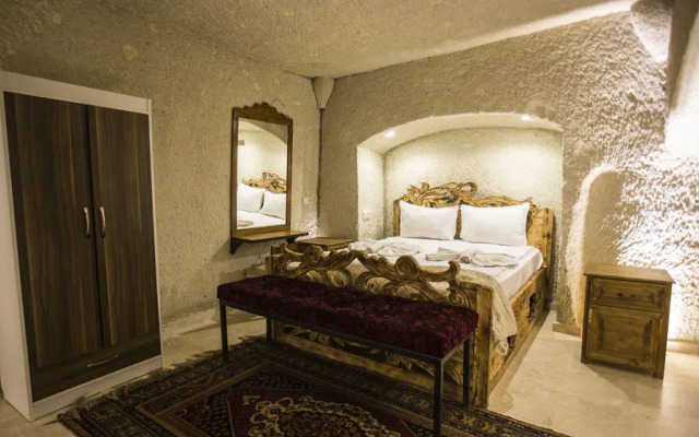 Spelunca Cave Suites