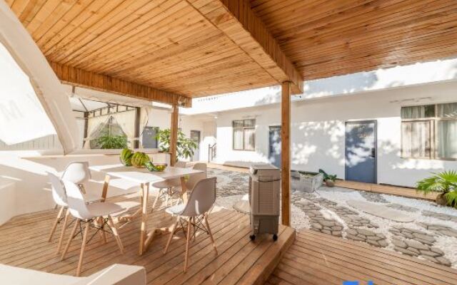 Weizhou Island Xilin Meishu (Shell Beach Shop)