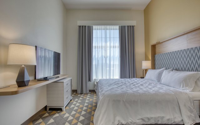 Holiday Inn Hotel & Suites Madison West - Middleton by IHG