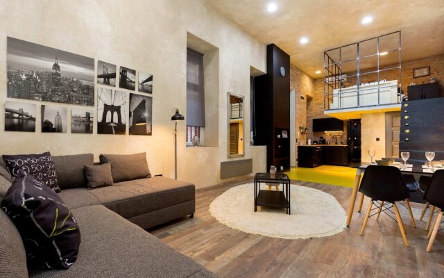 Bright Warwick Chambers Apartment