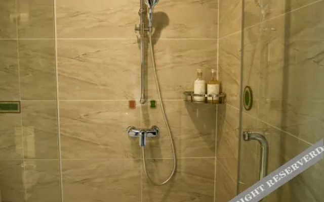 Vienna International Hotel (Tengchong Yanhu Park Branch)