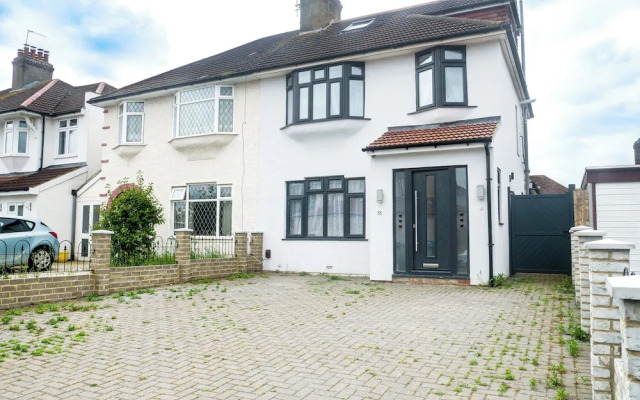 Spacious 6 Bedroom House in Bexleyheath