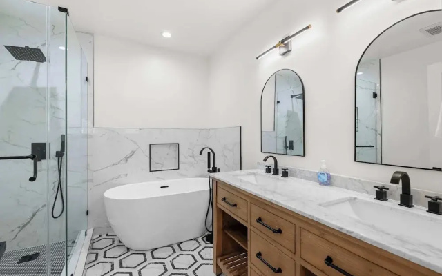 Not Affected by the Fire/spacious Modern Retreat w Luxury Amenities & Style