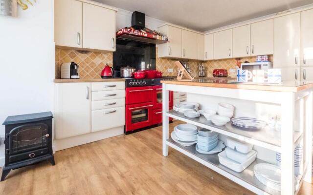 69 Saxmundham Road