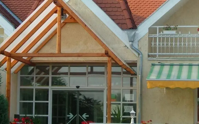 Blonder Panzio es Sörfözde