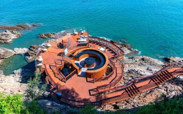 Silver Sands Hotel By RìChū