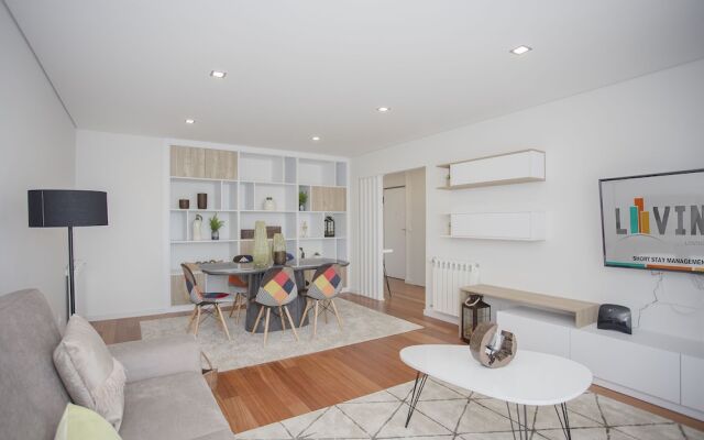 Liiiving -Luxury River View Apartment IX