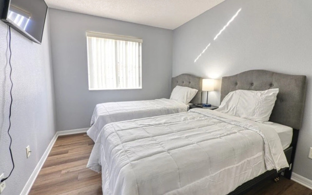 3-Bedroom Fiesta Key Townhome 3 Townhouse by RedAwning