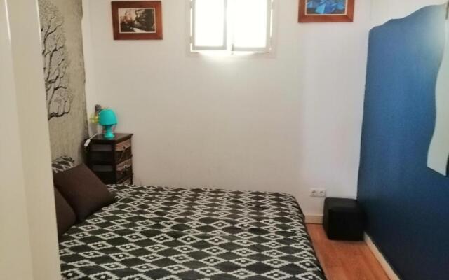 Apartment with one bedroom in Lisboa with WiFi 5 km from the beach