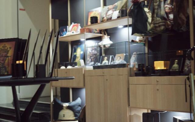 Hotel Marignan Champs - Elysées