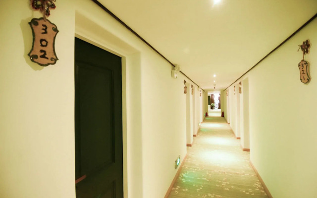 Luoyang Yijia Culture Hotel