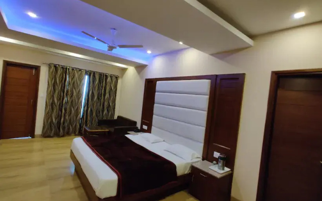 Hotel Basera