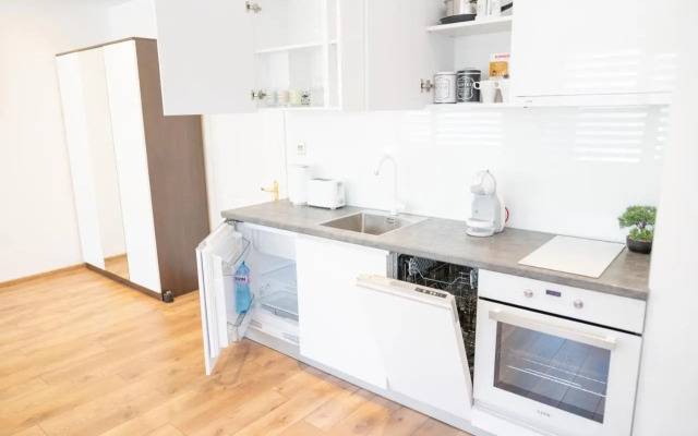 Shushi's Central Studio Apartment