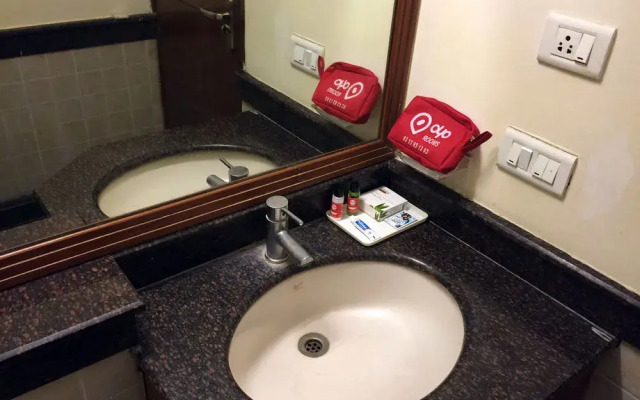 OYO Rooms Hauz Khas District Park