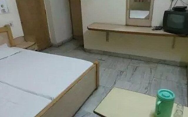 Hotel Jai Hind And Resturant