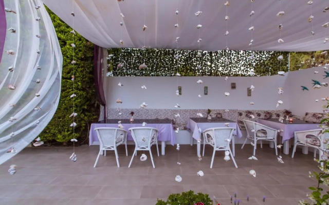 Kiraz Otel Alacati