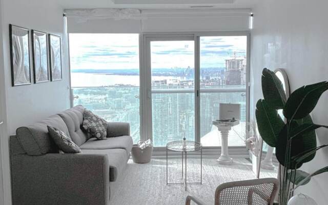 GLOBALSTAY. Maple Leaf Square