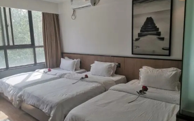 And hotel (Zhengzhou Zhongyuan Fota Century Happy Garden)