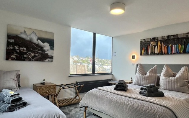Uno - St Ives
