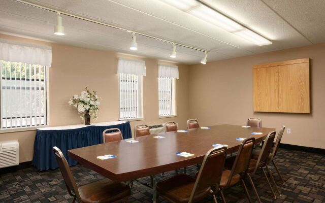 La Casa Inn & Suites - Middleboro