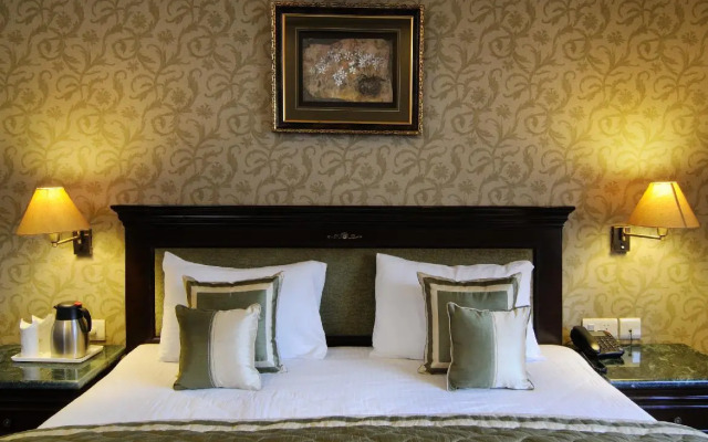 Hotel Diplomat Residency