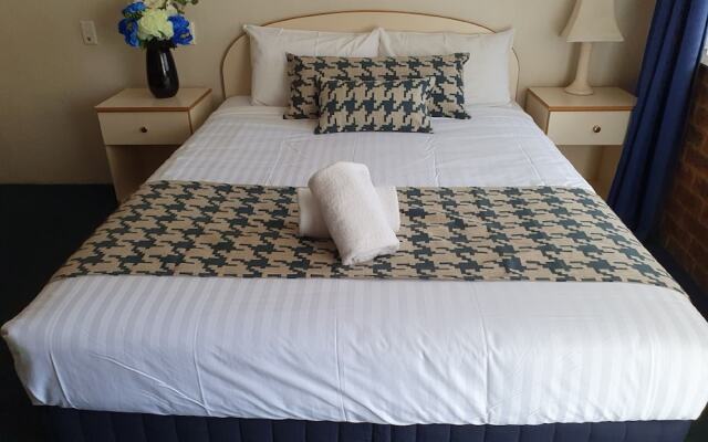 Colonial motor inn