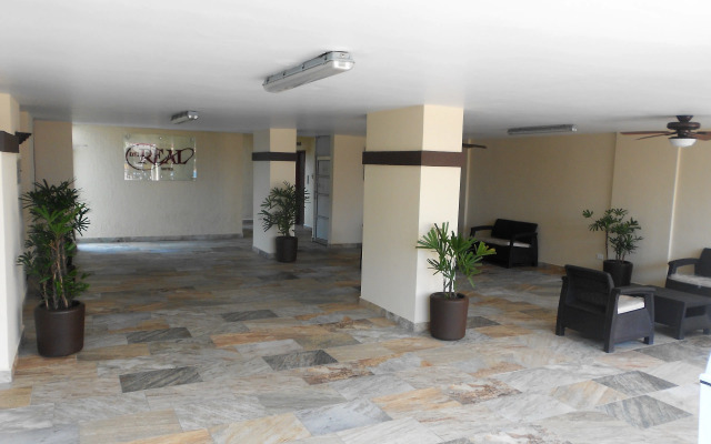 Del Real Hotel & Suites