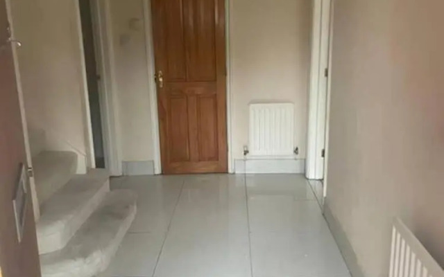 Charming House With Garden - Sleeps 6 & Parking