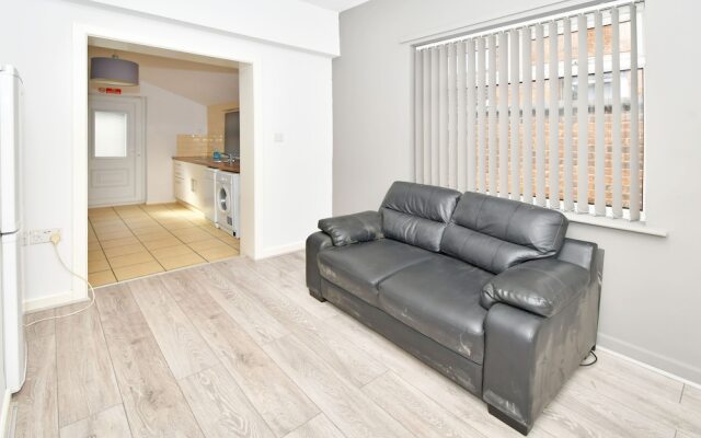 Townhouse @ 115 Walthall Street Crewe