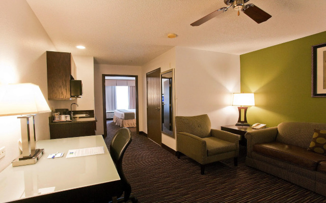 Holiday Inn Express & Suites Chicago-Deerfield/Lincolnshire by IHG