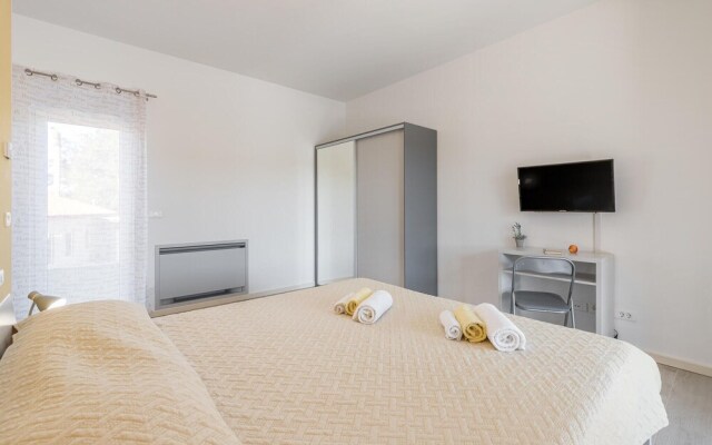 Stunning Home in Kujici With Sauna, Wifi and 5 Bedrooms