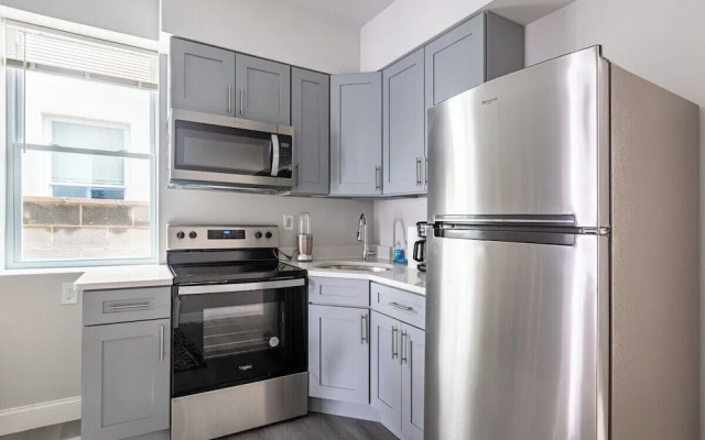 Chic & Cozy Philly Stay in City Center