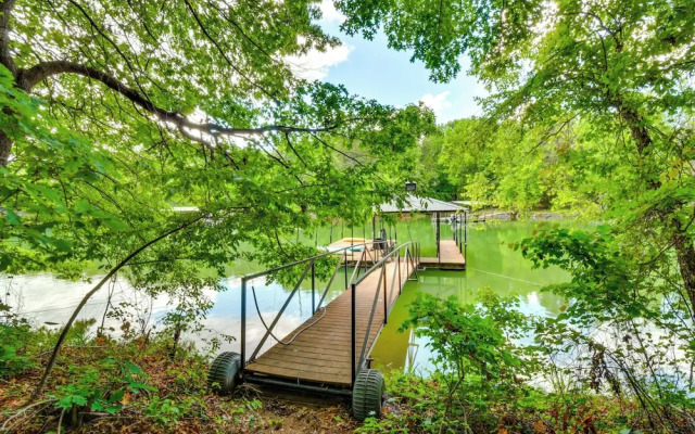 Dog-friendly Lavonia Home w/ Dock & Lake Access