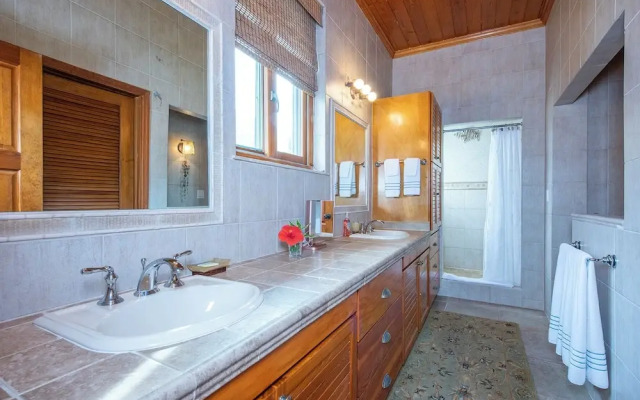 Seven Palms Serenity: Beachfront Oasis