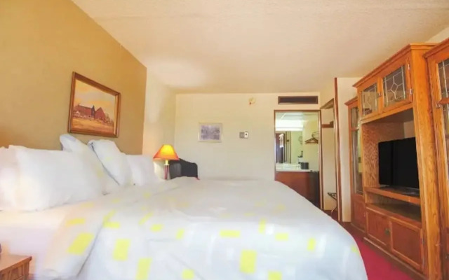 HomeTown Inn by OYO - Liberal, KS