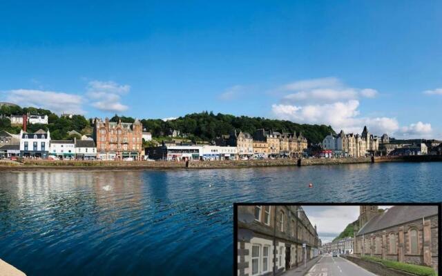 Flat 12A - Central, modern, bright apartment with free wifi