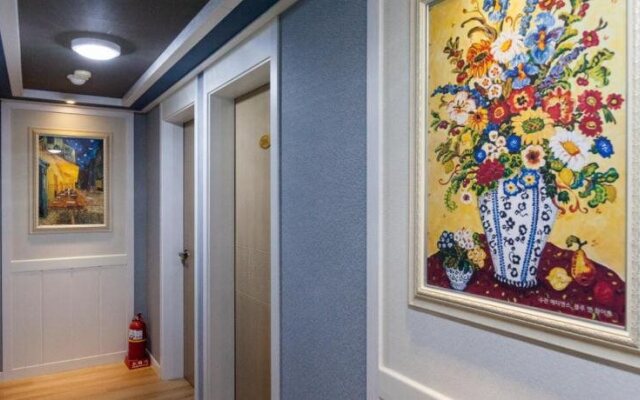 Edel Guesthouse - Hostel