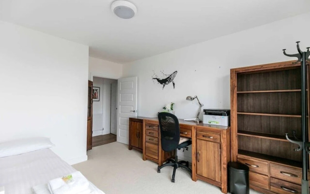 Trendy Sunlit 2BR Cambridge Home /free Parking